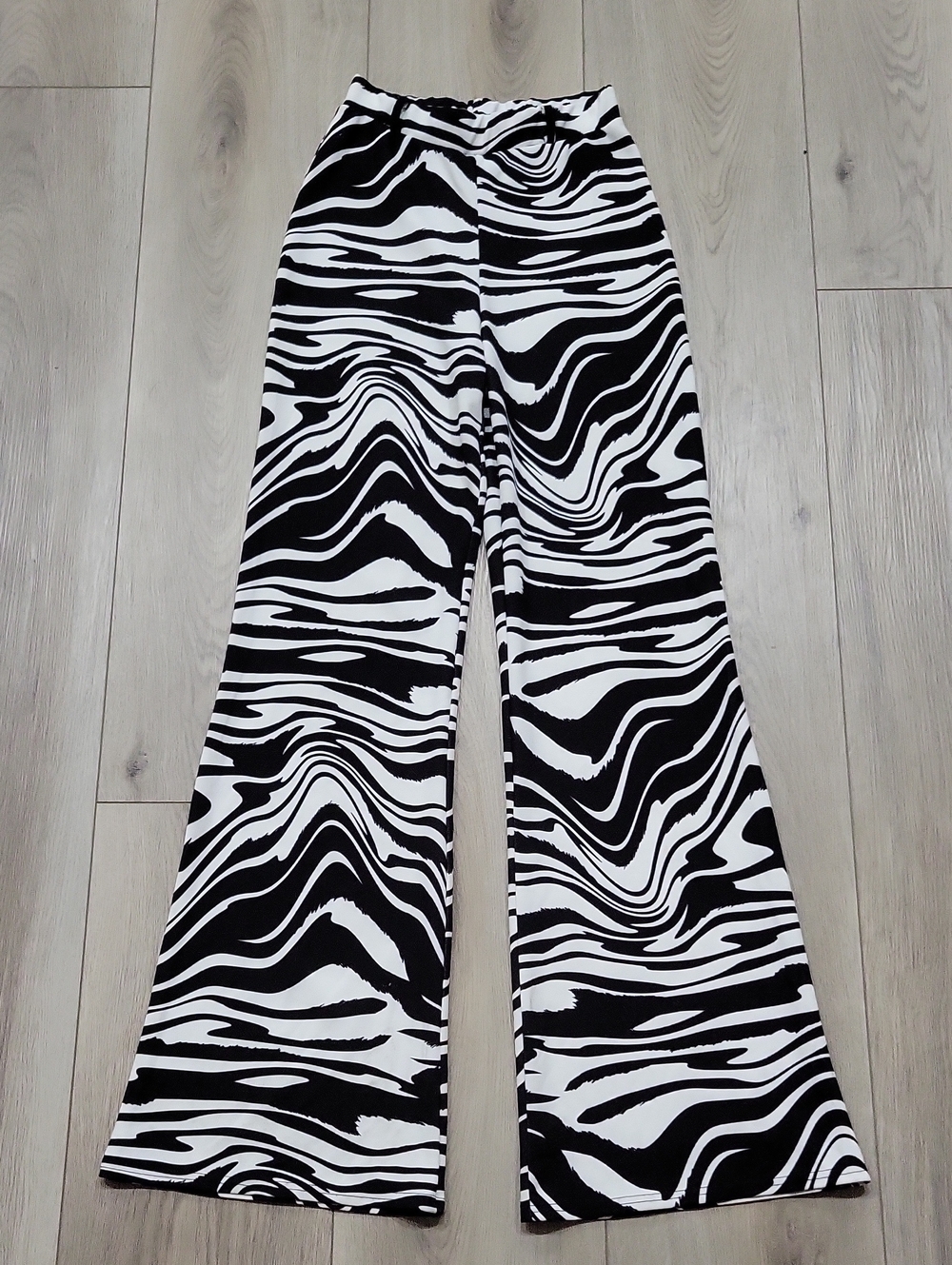 Missguided Black & White Wide-Leg Swirl Print Pants